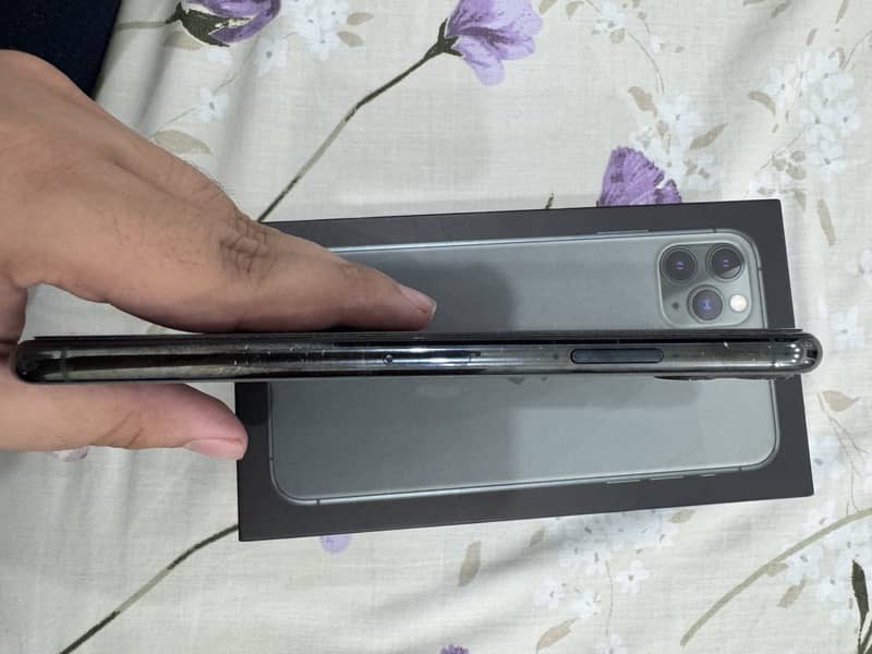 Apple iPhone 11 Pro Max 6