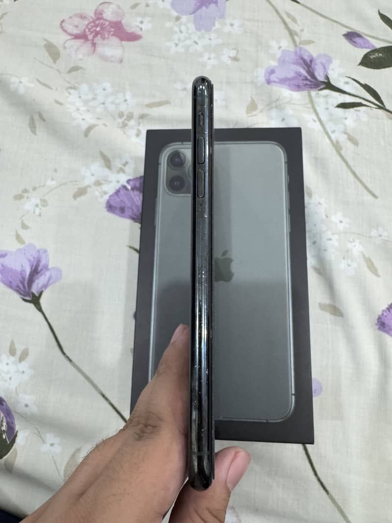 Apple iPhone 11 Pro Max 7