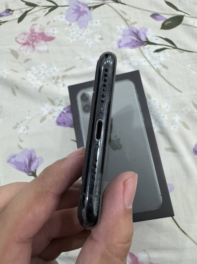 Apple iPhone 11 Pro Max 9