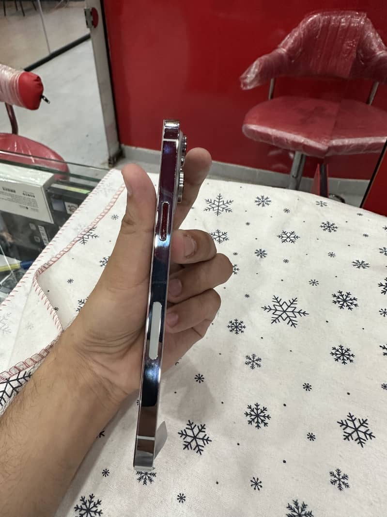 Apple iPhone 14 Pro Max 0