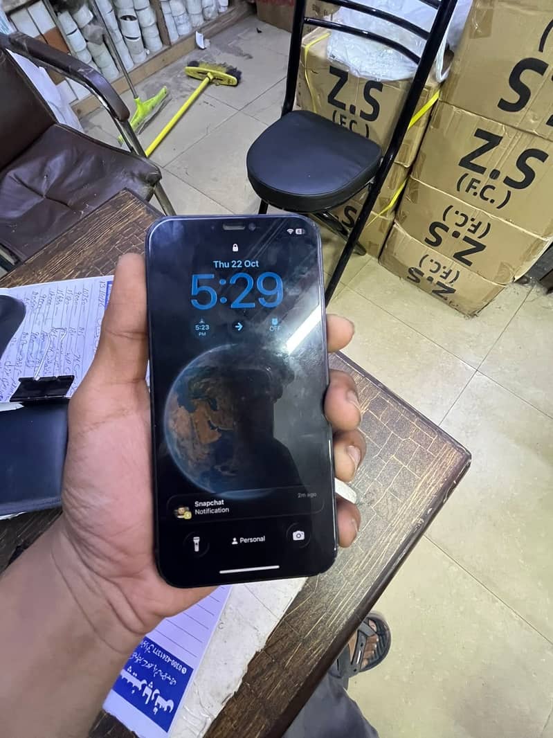Apple iPhone 12 3