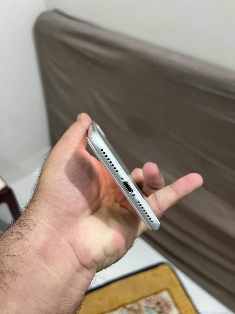 Apple iPhone 8 Plus 2