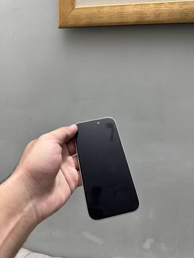 Apple iPhone 16