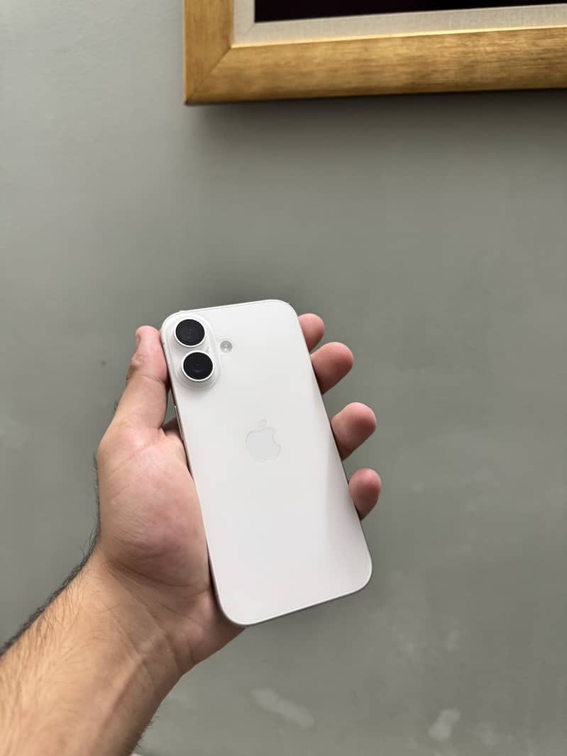 Apple iPhone 16 1