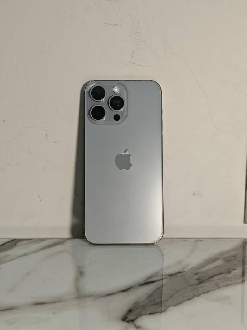 Apple iPhone 15 Pro Max 6
