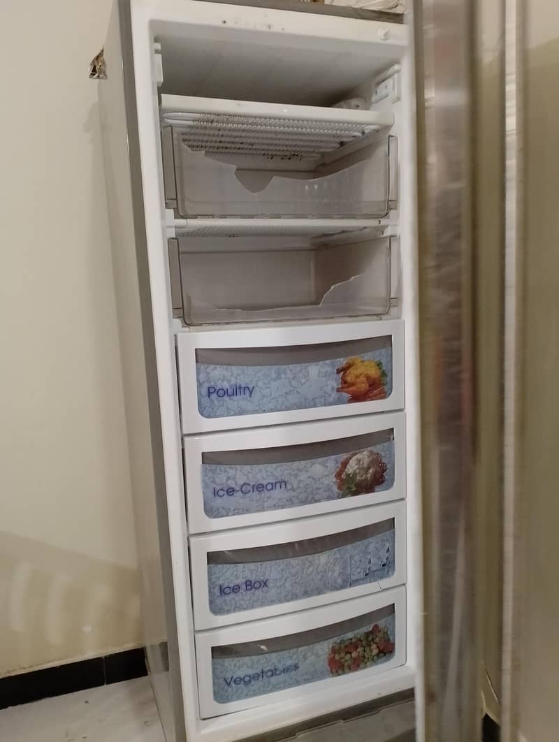Dawlance Vertical Deep Freezer 1