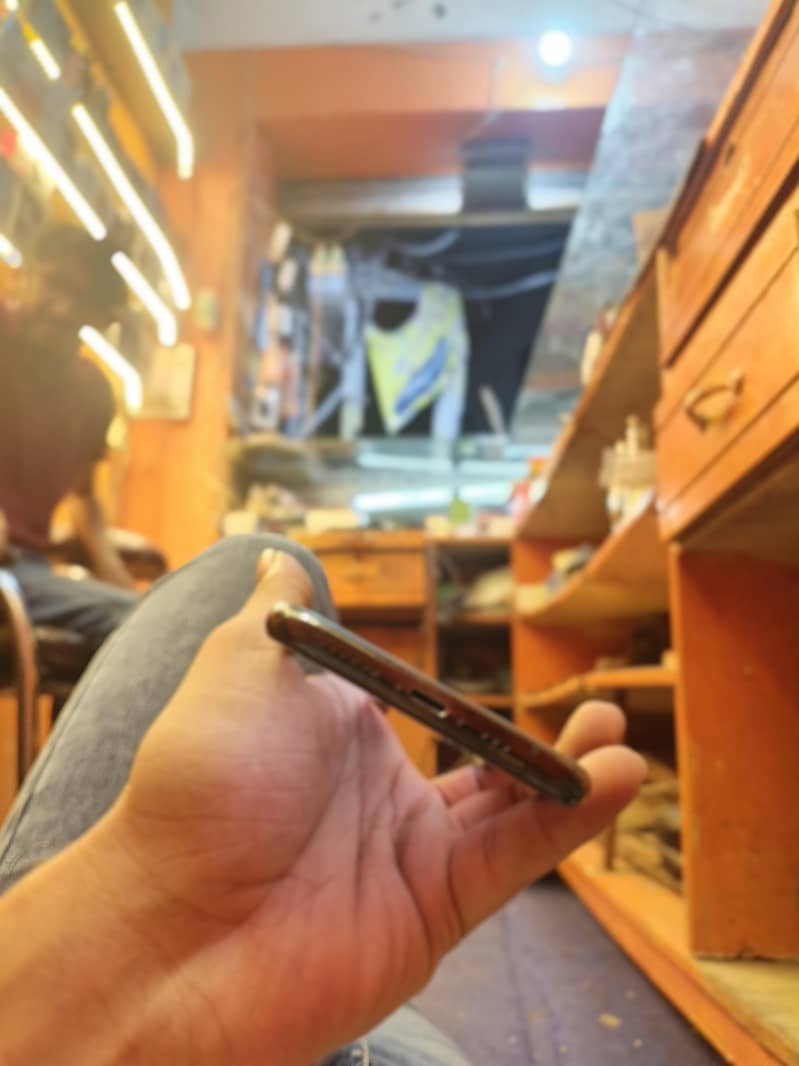 Apple iPhone 11 Pro 2