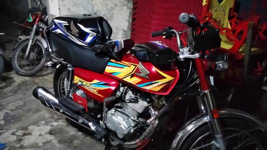 Honda 125  2k25 modal