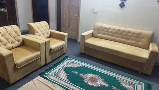 good condition sofas sate available in islamabad