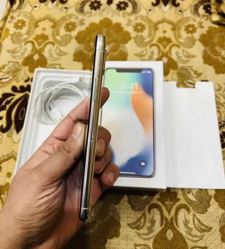 Apple iPhone X 3