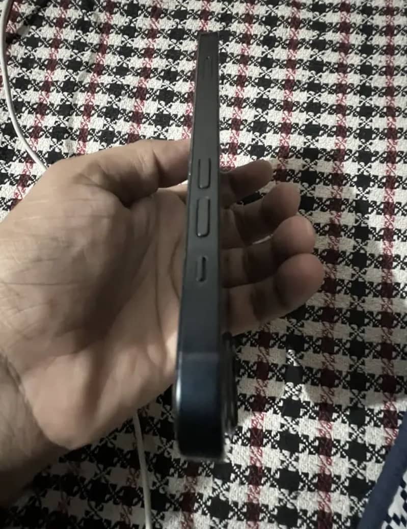 Apple iPhone 13 2