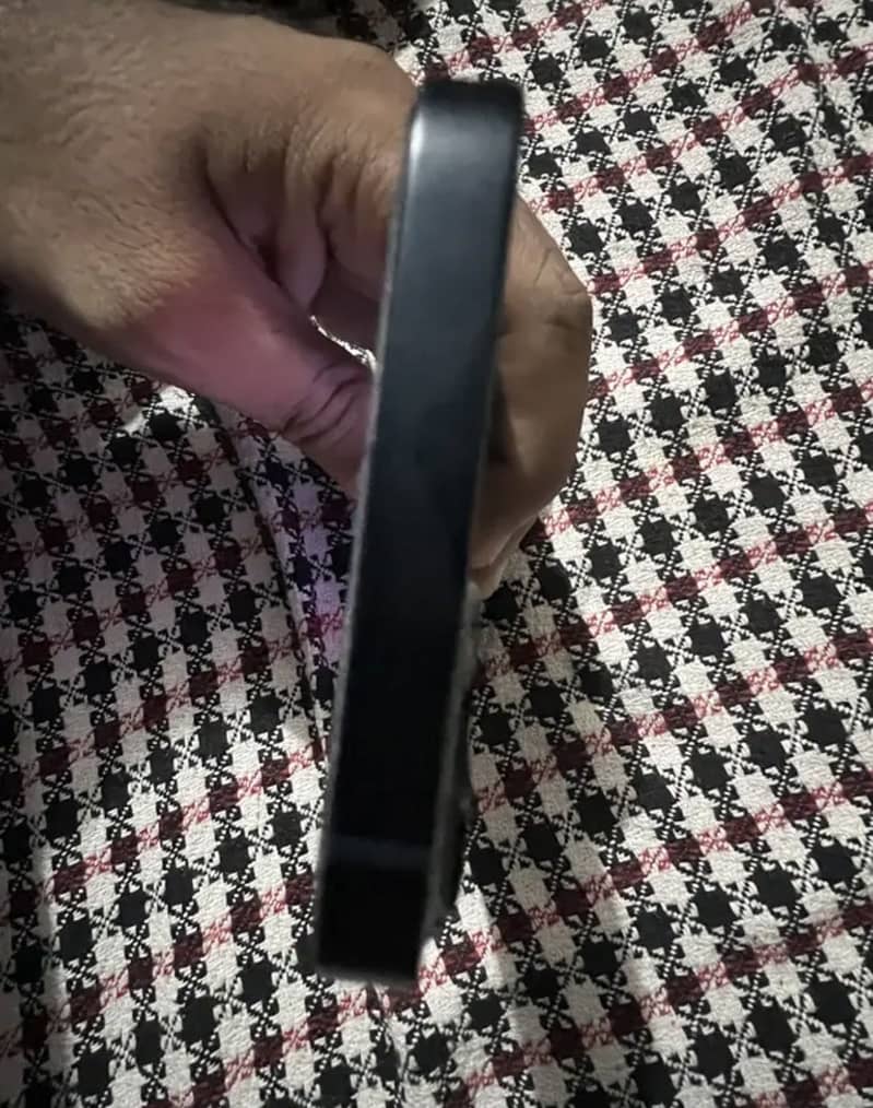 Apple iPhone 13 5