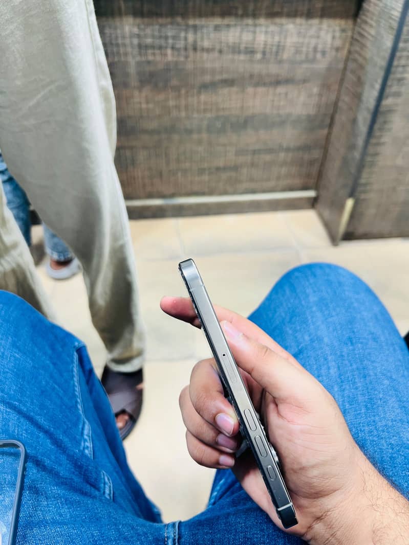 Apple iPhone 16 Pro 5