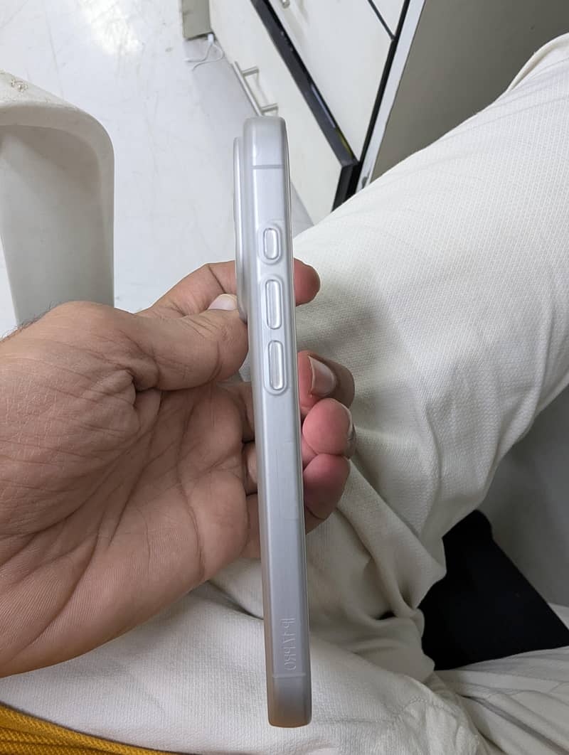 Apple iPhone 16 Pro 4