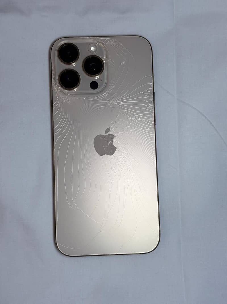 Apple iPhone 16 Pro Max 4