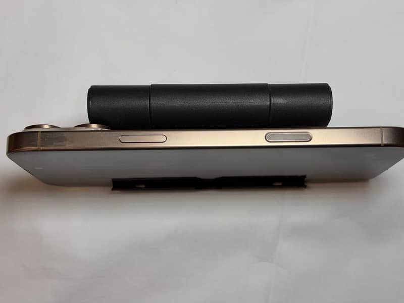 Apple iPhone 16 Pro Max 6