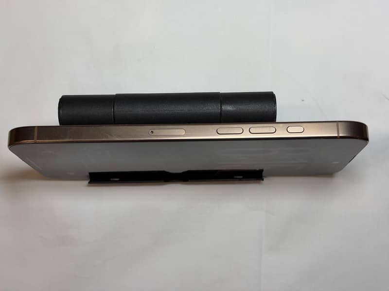 Apple iPhone 16 Pro Max 7
