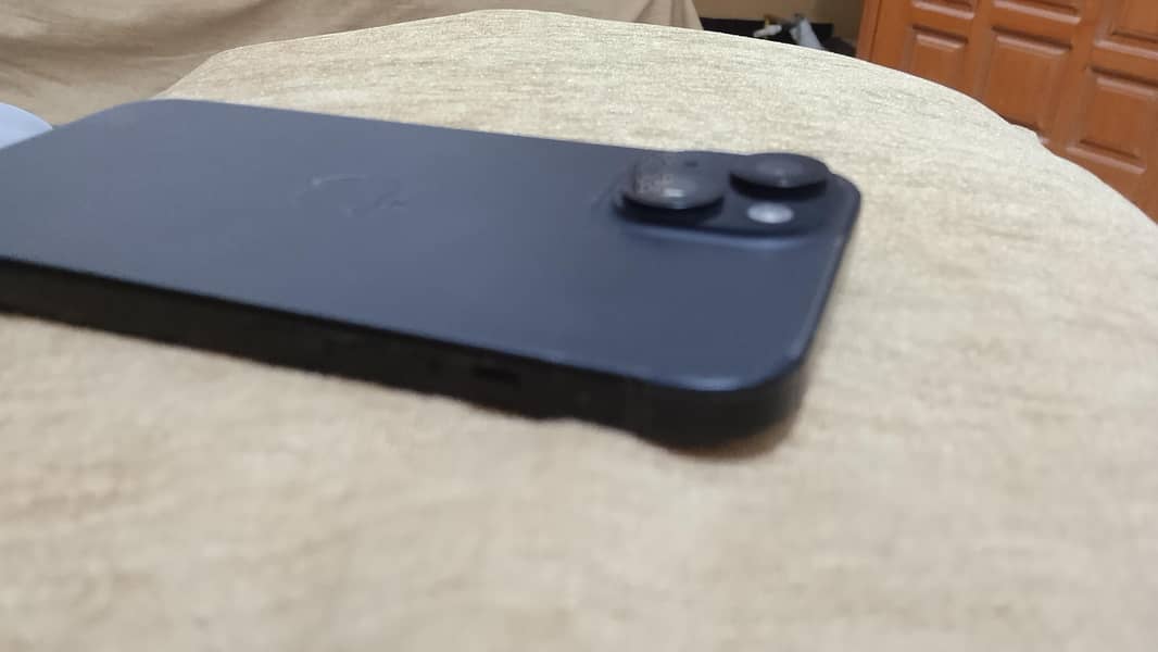 Apple iPhone 15 4