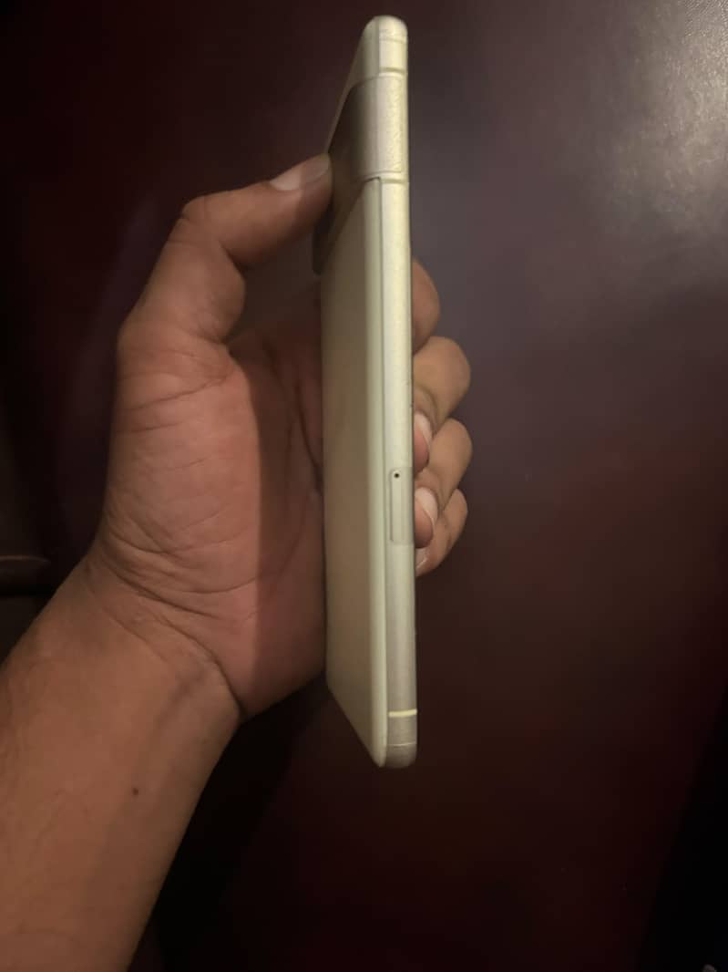 Google Pixel 7 4