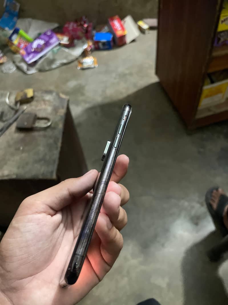 Apple iPhone XS 1