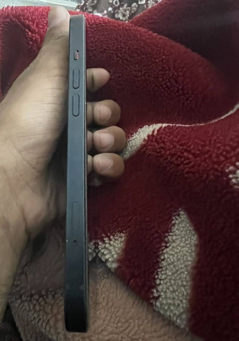 Apple iPhone 13 1