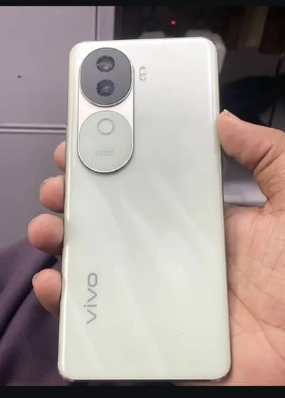 Vivo V40e