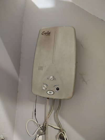 FULLY FUNCTIONAL INSTANT GEYSER FOR SELL