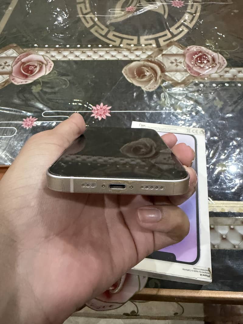 Apple iPhone 14 3