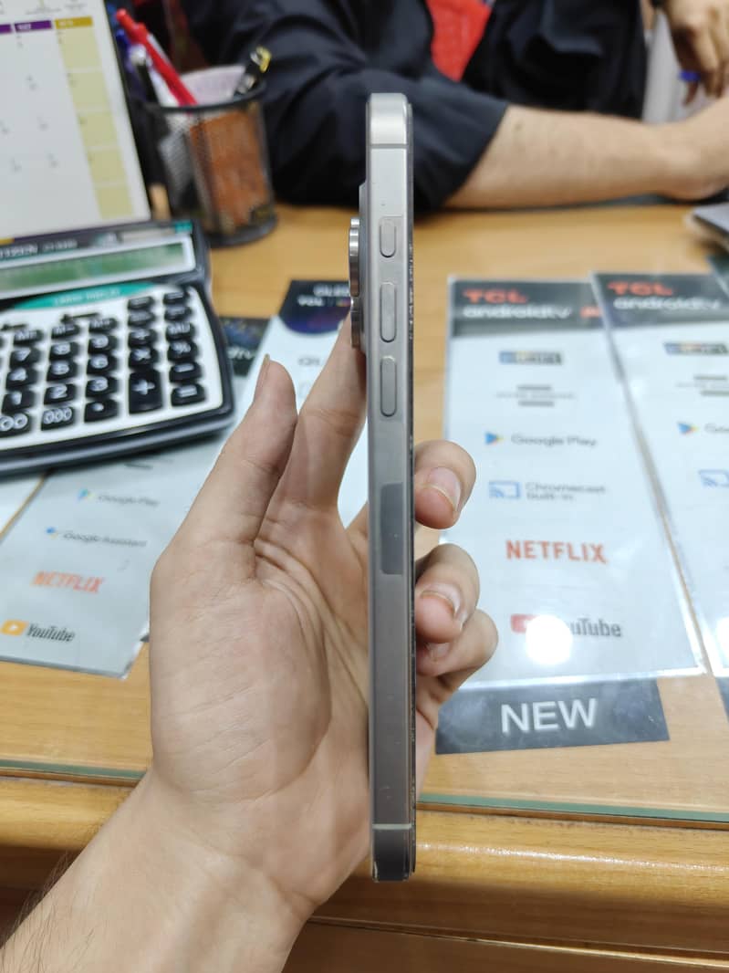 Apple iPhone 16 Pro Max 2