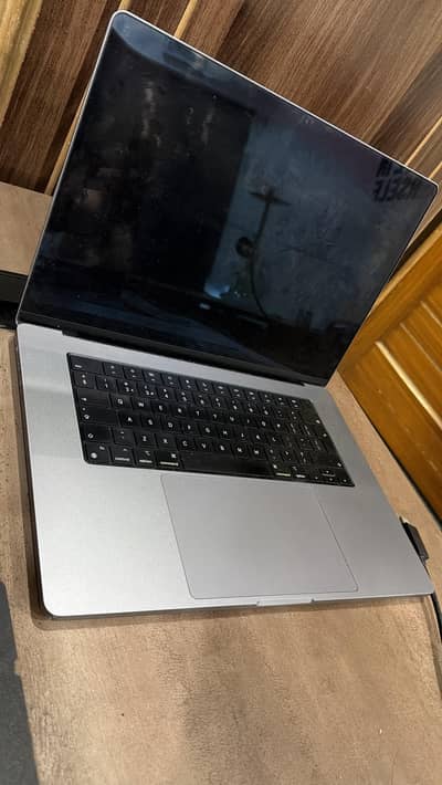 Mac book 2021 m1 pro 128gb 4tb