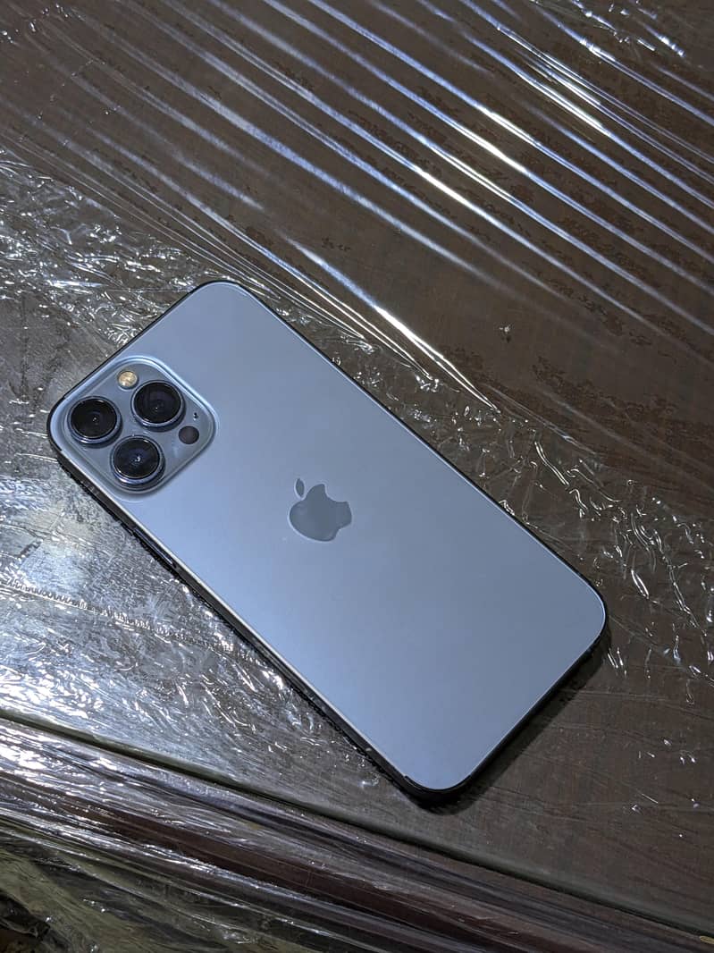 Apple iPhone 13 Pro Max 1