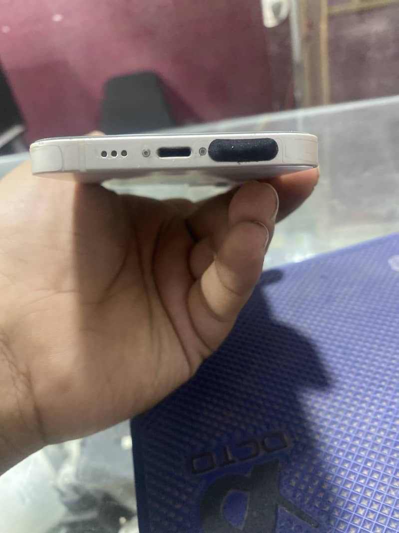 Apple iPhone 12 3