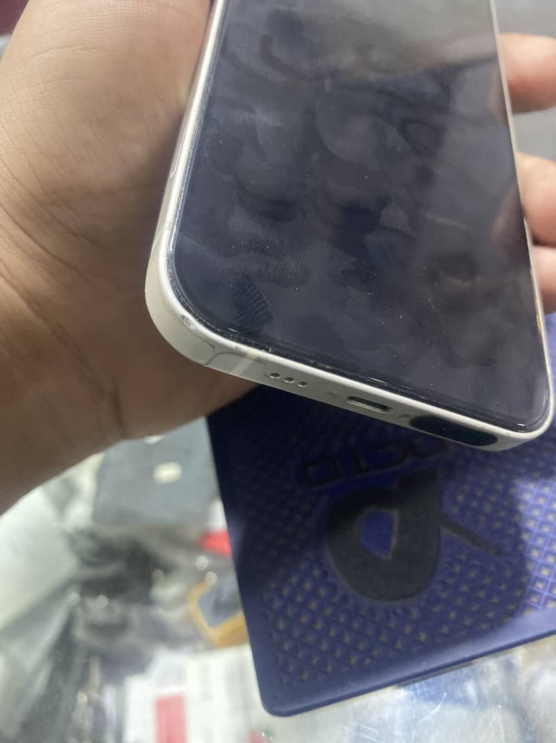 Apple iPhone 12 4