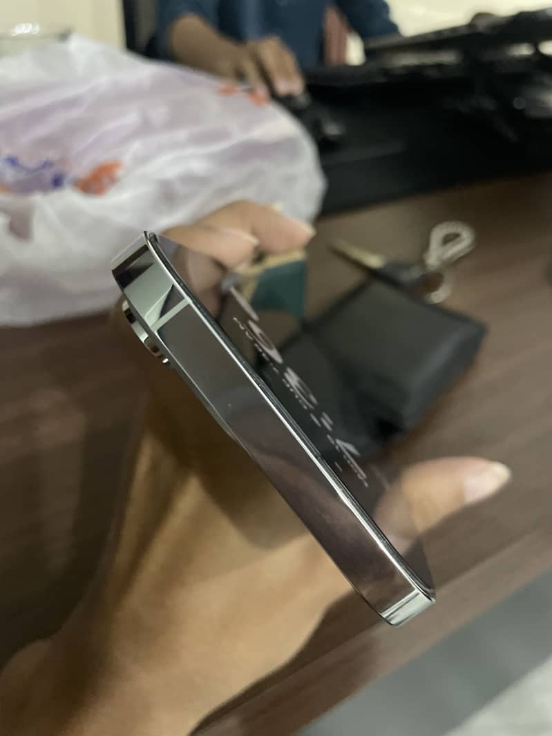Apple iPhone 14 Pro Max 0