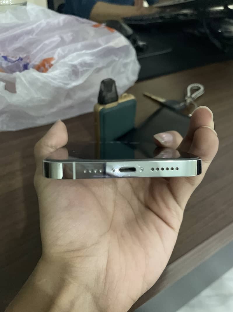 Apple iPhone 14 Pro Max 2