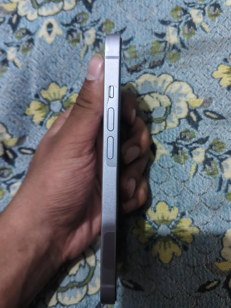 Apple iPhone 14 3