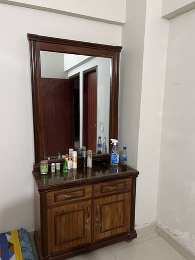 Beautiful Dressing Table with Mirror & 4 Drawers – Like New