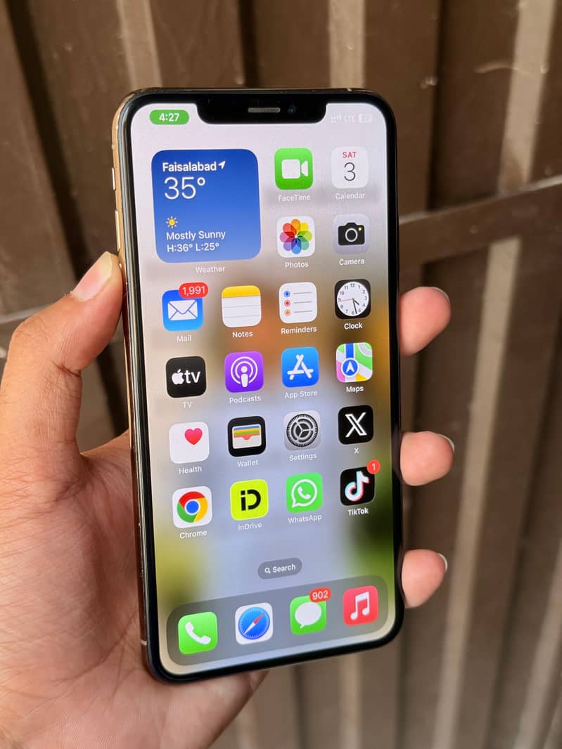 Apple iPhone XS Max 5