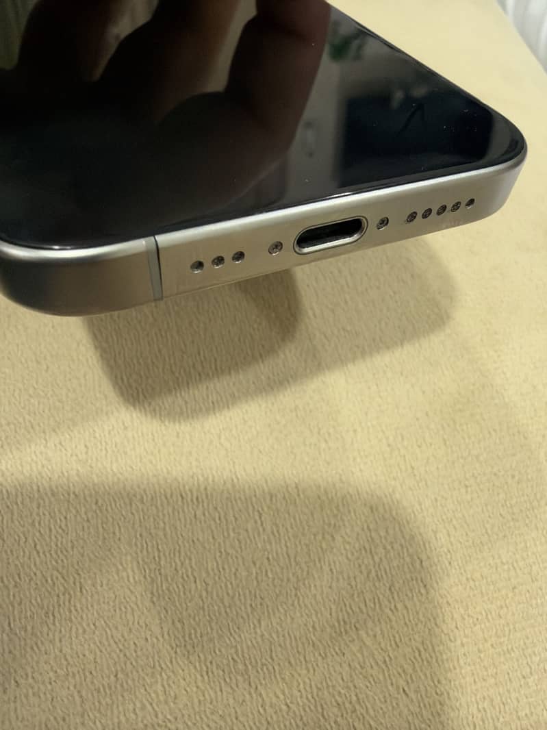 Apple iPhone 15 Pro 2