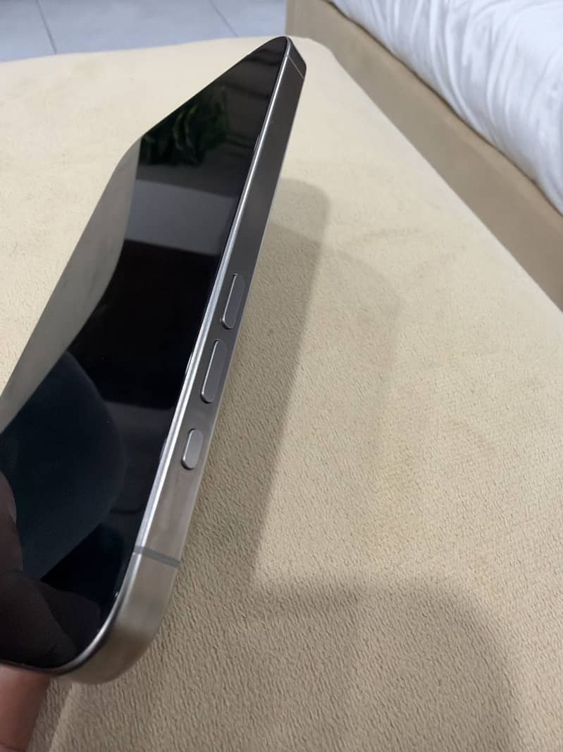 Apple iPhone 15 Pro 3