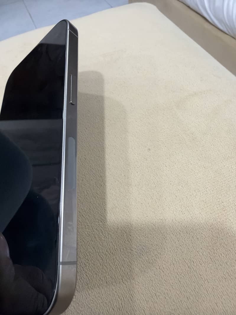 Apple iPhone 15 Pro 4