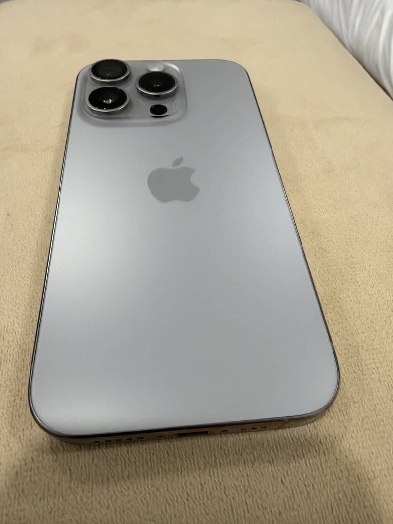 Apple iPhone 15 Pro 6