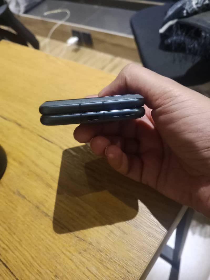 Razr 40, 8/256, mint condition 3
