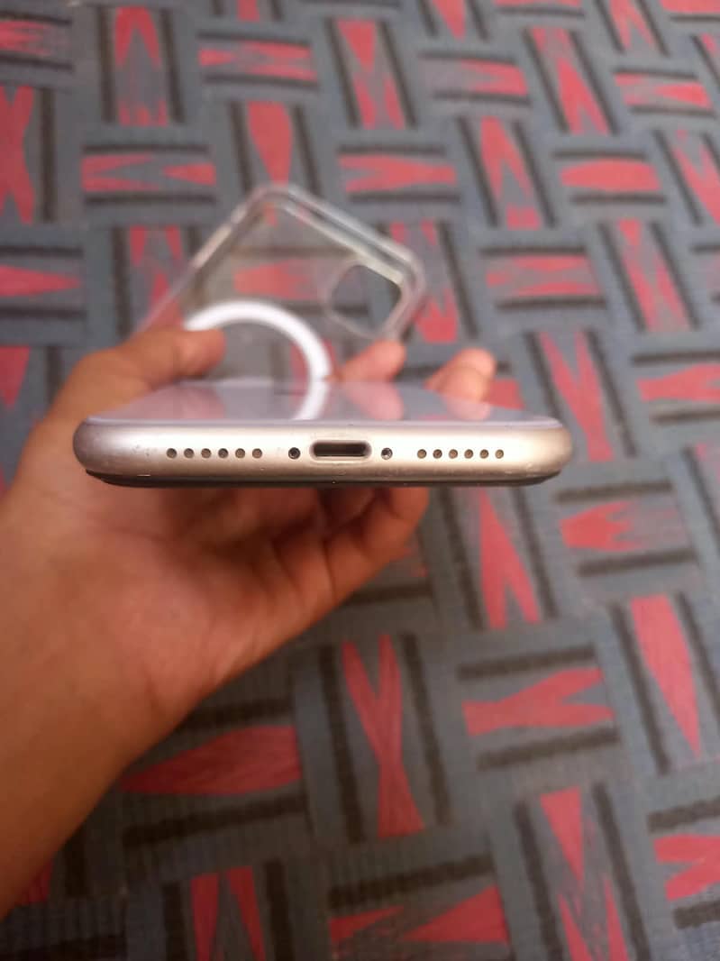 Apple iPhone 11 0