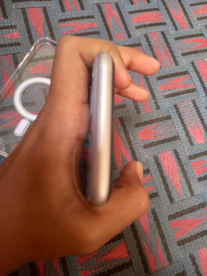 Apple iPhone 11 3