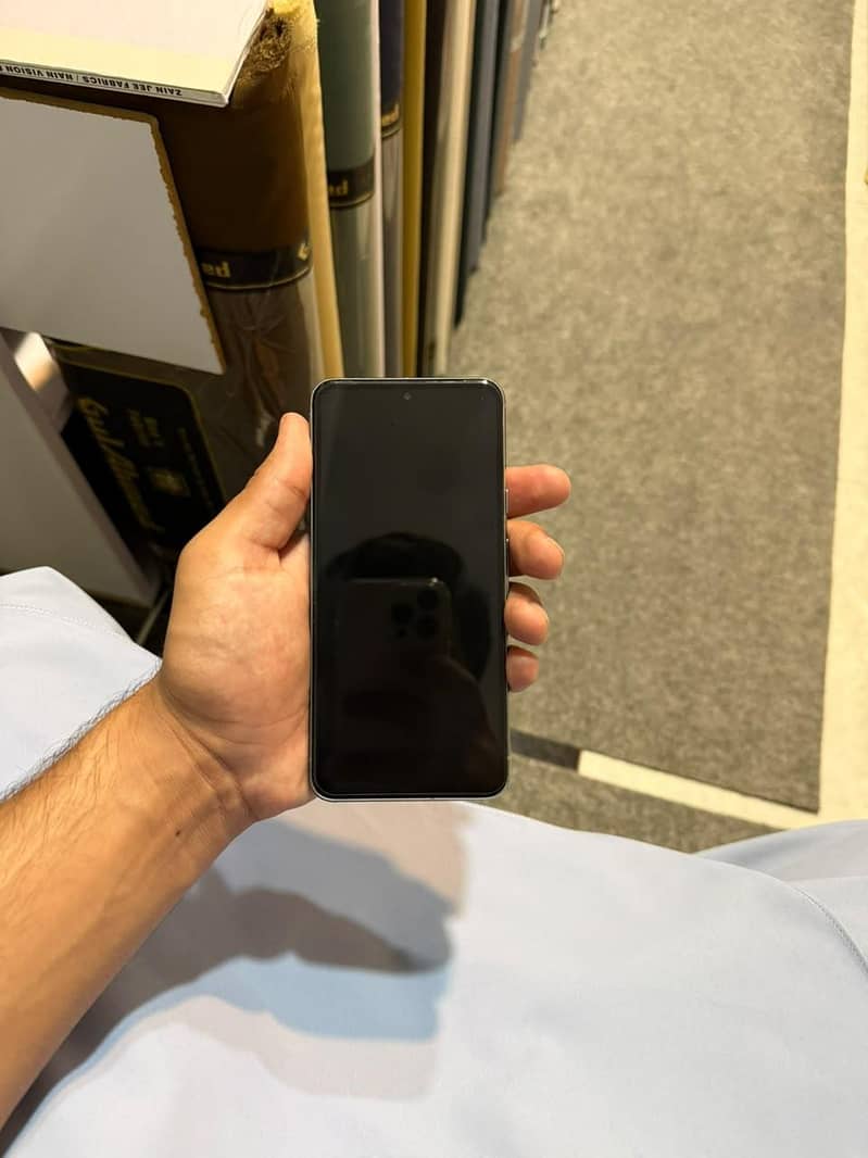 Google Pixel 8 4
