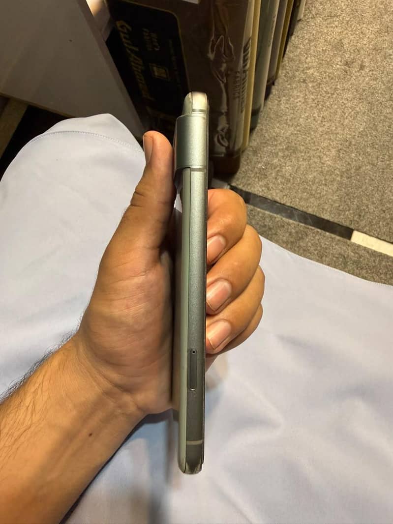 Google Pixel 8 6