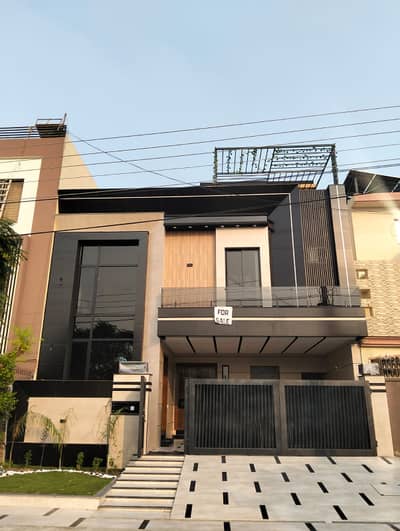 10 Marla Modern House For Sale In J Block LDA Avenue 1 Lahore | Park Facing | 60 Ft Road | 4 Crore 95 Lakh