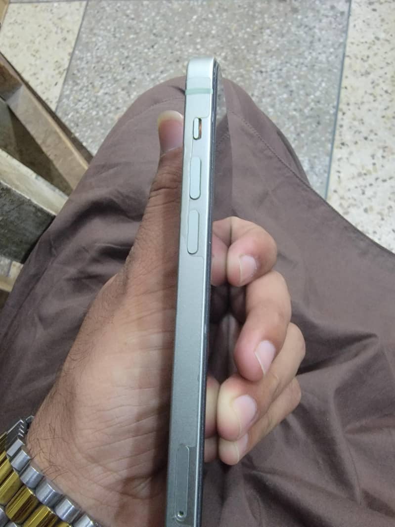 Apple iPhone 12 3