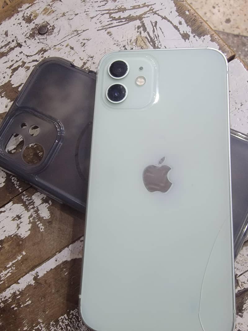 Apple iPhone 12 4